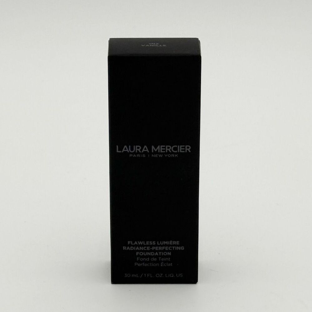 Laura Mercier Flawless Lumière Radiance-Perfecting Foundation in Shade Vanille 1